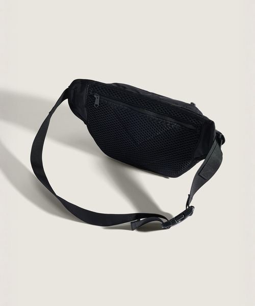VANS(バンズ)の「TREK-REC スリングバッグ / Trek-Rec Breeze Sling Bag Blac VN000SSFBLK1(ショルダーバッグ・メンズ・ブラック・ONE SIZE)」の3枚目の写真