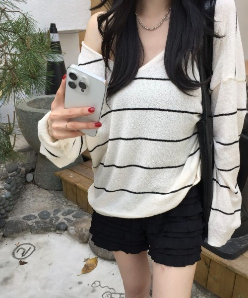 FLINEA（フリネア）の「Vネックボーダー柄薄手Tシャツ（Tシャツ/カットソー・レディース・ベージュ/ブルー・FREE）」の3枚目の写真