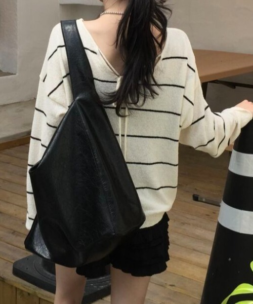FLINEA（フリネア）の「Vネックボーダー柄薄手Tシャツ（Tシャツ/カットソー・レディース・ベージュ/ブルー・FREE）」の8枚目の写真
