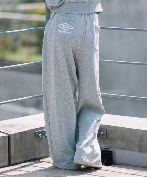 ALAND(エーランド)の「【UNISEX】ALAND×UMBRO/裏毛バレルパンツ(SET UP着用可能)(スウェットパンツ・レディース・ブラック/グレー/ブルー・LARGE/SMALL)」の4枚目の写真