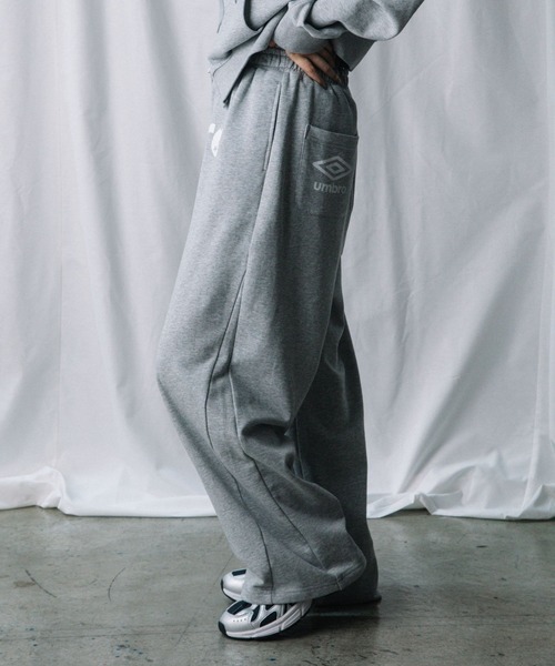 ALAND(エーランド)の「【UNISEX】ALAND×UMBRO/裏毛バレルパンツ(SET UP着用可能)(スウェットパンツ・レディース・ブラック/グレー/ブルー・LARGE/SMALL)」の12枚目の写真