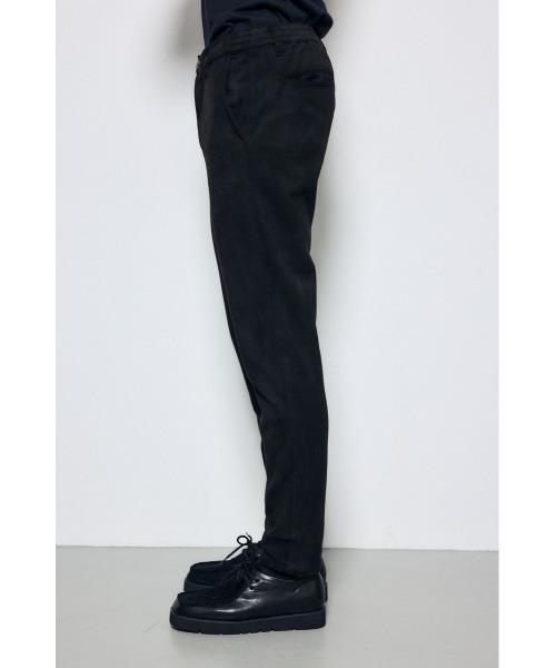 AZUL by moussy(アズールバイマウジー)の「【セットアップ対応】薄手フェイクスエードパンツ 秋服 冬服 スリムシルエット 快適な穿き心地 ややストレッチ(スラックス・メンズ・グレー/ブラック/ダークブラウン・LARGE/MEDIUM)」の16枚目の写真