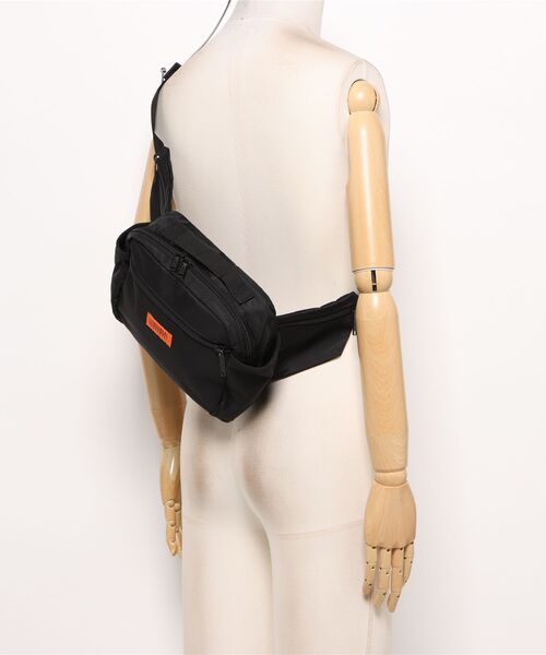 UNIVERSAL OVERALL(ユニバーサルオーバーオール)の「Action Square Waist Bag(ボディバッグ/ウエストポーチ・レディース・ブラック・FREE)」の5枚目の写真
