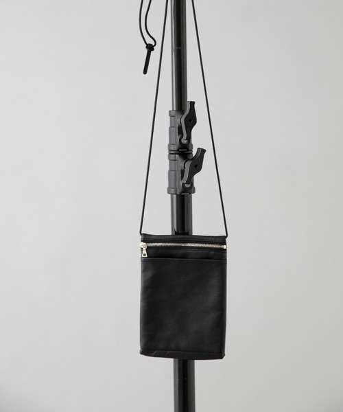 STANDARD SUPPLY（スタンダードサプライ）の「『別注』STANDARD SUPPLY×DOORS　SLING PURSE M/L（ショルダーバッグ・メンズ・グレー/ブラック/ブラウン・ONE）」の6枚目の写真