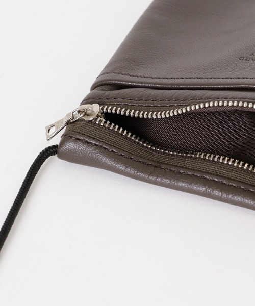 STANDARD SUPPLY（スタンダードサプライ）の「『別注』STANDARD SUPPLY×DOORS　SLING PURSE M/L（ショルダーバッグ・メンズ・グレー/ブラック/ブラウン・ONE）」の11枚目の写真