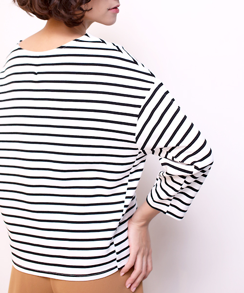 Bou Jeloud(ブージュルード)の「【プレミアムコットン】ボーダードルマンVネックトップス(Tシャツ/カットソー・レディース・オフホワイト/キャメル/ネイビー・FREE)」の4枚目の写真