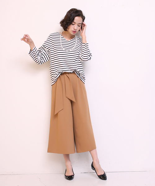 Bou Jeloud(ブージュルード)の「【プレミアムコットン】ボーダードルマンVネックトップス(Tシャツ/カットソー・レディース・オフホワイト/キャメル/ネイビー・FREE)」の6枚目の写真