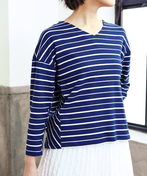 Bou Jeloud(ブージュルード)の「【プレミアムコットン】ボーダードルマンVネックトップス(Tシャツ/カットソー・レディース・オフホワイト/キャメル/ネイビー・FREE)」の19枚目の写真