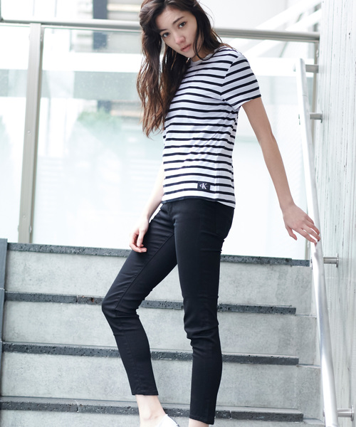 Calvin Klein Jeans(カルヴァンクラインジーンズ)の「ストライプ クルーネックTシャツ(Tシャツ/カットソー・レディース・ブラック/ピンク/ネイビー/イエロー・LARGE/MEDIUM/SMALL/X-SMALL)」の11枚目の写真