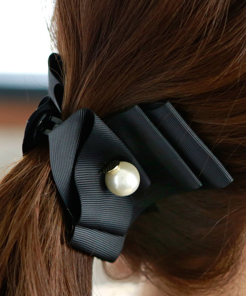 colleca la（コレカラ）の「重ねリボンとパールのバナナクリップ（バレッタ/ヘアクリップ・レディース・ブラック/モカ・FREE）」の12枚目の写真