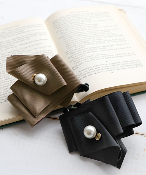 colleca la（コレカラ）の「重ねリボンとパールのバナナクリップ（バレッタ/ヘアクリップ・レディース・ブラック/モカ・FREE）」の11枚目の写真