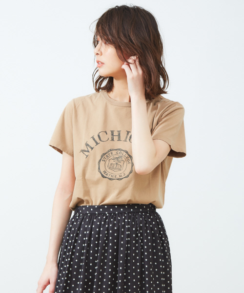 REMI RELIEF(レミレリーフ)の「REMI RELIEF プリントT(Tシャツ/カットソー・レディース・オフホワイト/ベージュ/ブラック・FREE)」の1枚目の写真