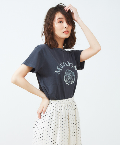 REMI RELIEF(レミレリーフ)の「REMI RELIEF プリントT(Tシャツ/カットソー・レディース・オフホワイト/ベージュ/ブラック・FREE)」の3枚目の写真