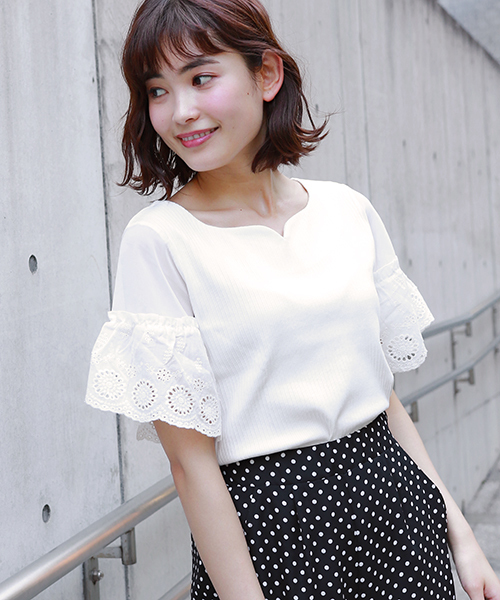 apres jour(アプレジュール)の「ハートネック袖レーストップス【ZOZOTOWN限定アイテム】(Tシャツ/カットソー・レディース・ブラック/ベージュ/オフホワイト・フリー)」の2枚目の写真