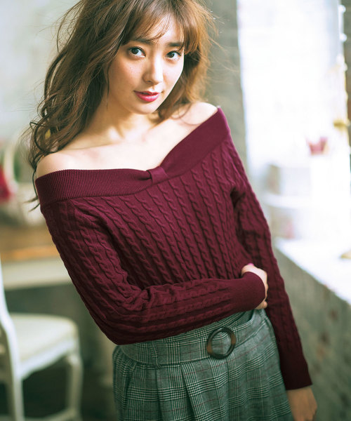 GeeRA(ジーラ)の「2WAYリボンデザインケーブルニット(ニット/セーター・レディース・ライトグレー/ブラック/ベビーピンク/ボルドー・SMALL/MEDIUM/LARGE/X-LARGE/XX-LARGE)」の4枚目の写真