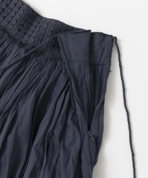 siiwa（シーワ）の「siiwa　フリンジ刺繍レースロングスカート∴（スカート・レディース・ネイビー/オレンジ系その他・ONE）」の4枚目の写真