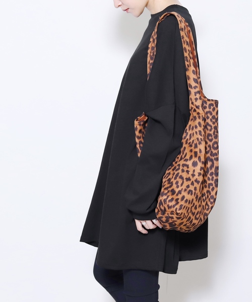 reca（レカ）の「ゆったりラフな着心地◆超ビッグシルエットカットソー（Tシャツ/カットソー・レディース・ブラック/ベージュ/アイボリー/ブラウン/ブルー系その他・FREE）」の7枚目の写真