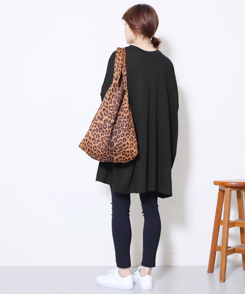 reca（レカ）の「ゆったりラフな着心地◆超ビッグシルエットカットソー（Tシャツ/カットソー・レディース・ブラック/ベージュ/アイボリー/ブラウン/ブルー系その他・FREE）」の8枚目の写真