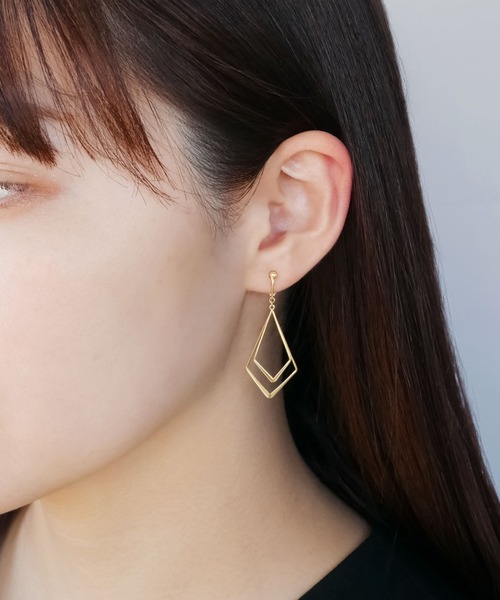 VENDOME AOYAMA(ヴァンドーム青山)の「K10YG ひし形フレームベーシック イヤリング(イヤリング・レディース・イエローゴールド・ONE SIZE)」の3枚目の写真