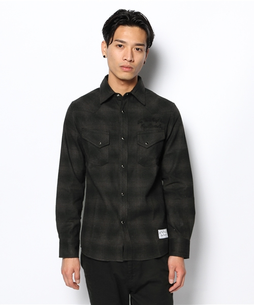 WEGO（ウィゴー）の「WEGO/オンブレ刺繍シャツ（シャツ/ブラウス・メンズ・ブラック/レッド・MEDIUM/LARGE）」の3枚目の写真