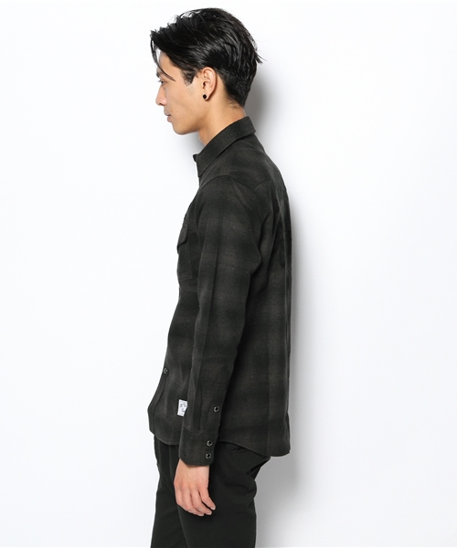 WEGO（ウィゴー）の「WEGO/オンブレ刺繍シャツ（シャツ/ブラウス・メンズ・ブラック/レッド・MEDIUM/LARGE）」の4枚目の写真