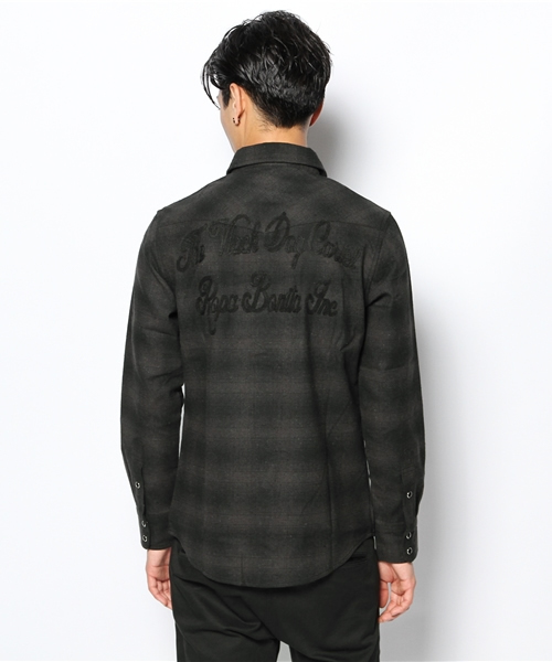 WEGO（ウィゴー）の「WEGO/オンブレ刺繍シャツ（シャツ/ブラウス・メンズ・ブラック/レッド・MEDIUM/LARGE）」の5枚目の写真