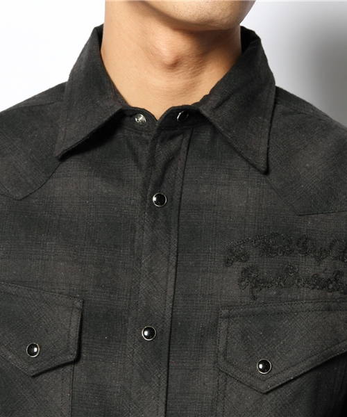 WEGO（ウィゴー）の「WEGO/オンブレ刺繍シャツ（シャツ/ブラウス・メンズ・ブラック/レッド・MEDIUM/LARGE）」の6枚目の写真