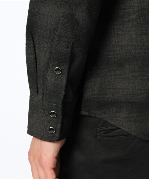 WEGO（ウィゴー）の「WEGO/オンブレ刺繍シャツ（シャツ/ブラウス・メンズ・ブラック/レッド・MEDIUM/LARGE）」の7枚目の写真