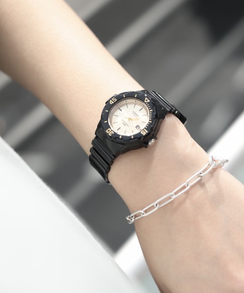 CASIO(カシオ)の「【CASIO/カシオ】アナログダイバー/881356(アナログ腕時計・レディース・ブラック/ホワイト/ベージュ系その他・FREE)」の3枚目の写真