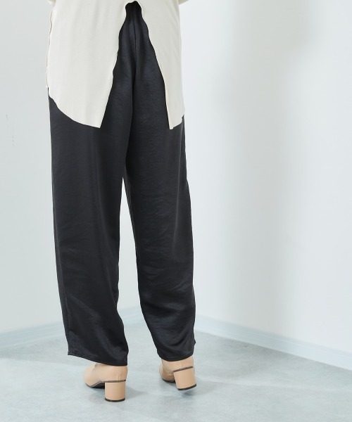 cepo（セポ）の「カラーサテンイージーパンツ（その他パンツ・レディース・ブラック/ベージュ/グレー/ブルー/グリーン/モカ・M）」の2枚目の写真