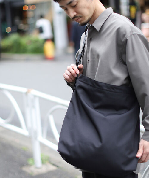 NOTIVE/CANTERA（ノーティブカンテラ）の「NOTIVE/CANTERA × BEAMS / 別注 Shoulder Bag（トートバッグ・メンズ・ブラック/オリーブ・ONE SIZE）」の4枚目の写真