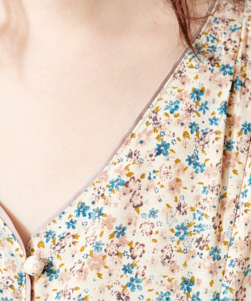 natural couture(ナチュラルクチュール)の「【WEB限定カラー有り】レトロ小花配色ワンピース(ワンピース・レディース・ミント/その他2/その他1/その他4/グレイッシュベージュ・FREE)」の9枚目の写真