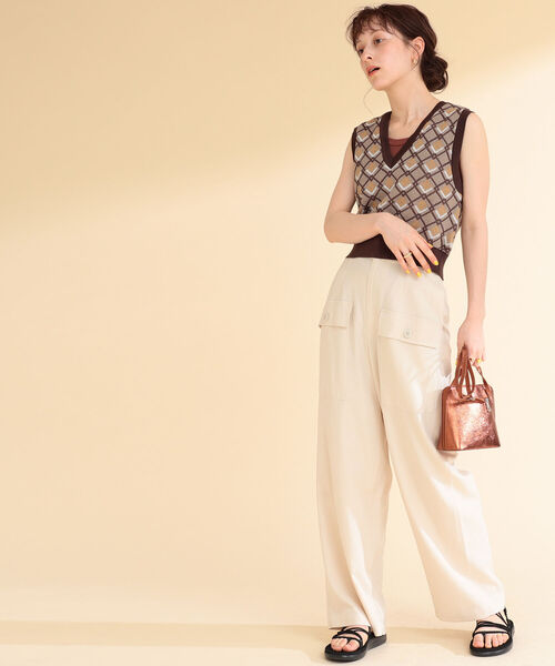 Ray BEAMS（レイビームス）の「Ray BEAMS / ジャカード Vネック ベスト（ベスト・レディース・ダークブラウン/ベージュ・ONE SIZE）」の16枚目の写真