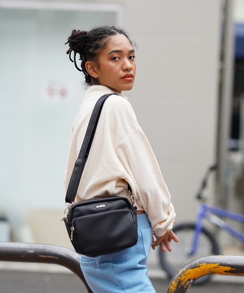 X-girl（エックスガール）の「FAUX LEATHER SHOULDER BAG（ショルダーバッグ・レディース・ブラック/ベージュ/ライトパープル/シルバー/グリーン・ONE SIZE）」の2枚目の写真