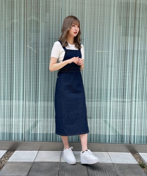 titty＆Co. PETIT（ティティアンドコープティ）の「【titty&Co.PETIT】デニムミディジャンスカ（ジャンパースカート・レディース・インディゴブルー・SMALL/MEDIUM）」の4枚目の写真