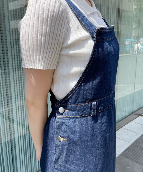 titty＆Co. PETIT（ティティアンドコープティ）の「【titty&Co.PETIT】デニムミディジャンスカ（ジャンパースカート・レディース・インディゴブルー・SMALL/MEDIUM）」の2枚目の写真