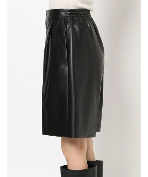 LAGUNAMOON（ラグナムーン）の「フェイクレザーショートパンツ（その他パンツ・レディース・アイボリー/ブラック・SMALL/MEDIUM）」の12枚目の写真