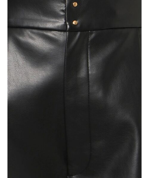 LAGUNAMOON（ラグナムーン）の「フェイクレザーショートパンツ（その他パンツ・レディース・アイボリー/ブラック・SMALL/MEDIUM）」の20枚目の写真