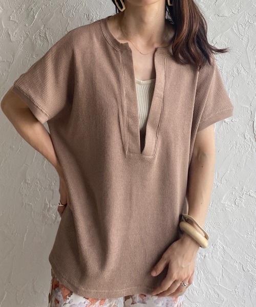 She's Closet（シーズクローゼット）の「深Vネックワッフルサイドスリットプルオーバー半袖Tシャツ（Tシャツ/カットソー・レディース・アイボリー/ブルーグレー/モカ・FREE）」の3枚目の写真