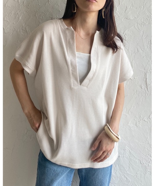 She's Closet（シーズクローゼット）の「深Vネックワッフルサイドスリットプルオーバー半袖Tシャツ（Tシャツ/カットソー・レディース・アイボリー/ブルーグレー/モカ・FREE）」の5枚目の写真
