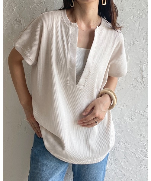 She's Closet（シーズクローゼット）の「深Vネックワッフルサイドスリットプルオーバー半袖Tシャツ（Tシャツ/カットソー・レディース・アイボリー/ブルーグレー/モカ・FREE）」の6枚目の写真