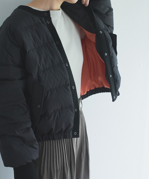 audrey and john wad（オードリーアンドジョンワッド）の「【Audrey and John Wad】ノーカラーショートダウンブルゾン（ダウンジャケット/コート・レディース・ホワイト/ブラック/カーキ/グレイッシュブルー・FREE）」の8枚目の写真