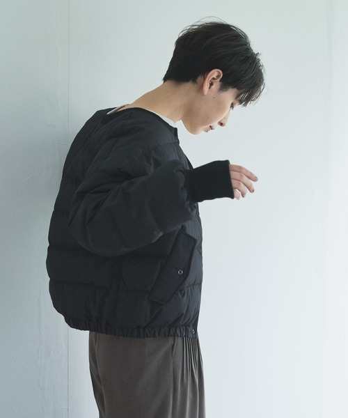 audrey and john wad（オードリーアンドジョンワッド）の「【Audrey and John Wad】ノーカラーショートダウンブルゾン（ダウンジャケット/コート・レディース・ホワイト/ブラック/カーキ/グレイッシュブルー・FREE）」の11枚目の写真