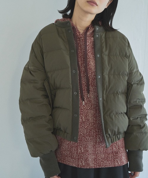 audrey and john wad（オードリーアンドジョンワッド）の「【Audrey and John Wad】ノーカラーショートダウンブルゾン（ダウンジャケット/コート・レディース・ホワイト/ブラック/カーキ/グレイッシュブルー・FREE）」の7枚目の写真