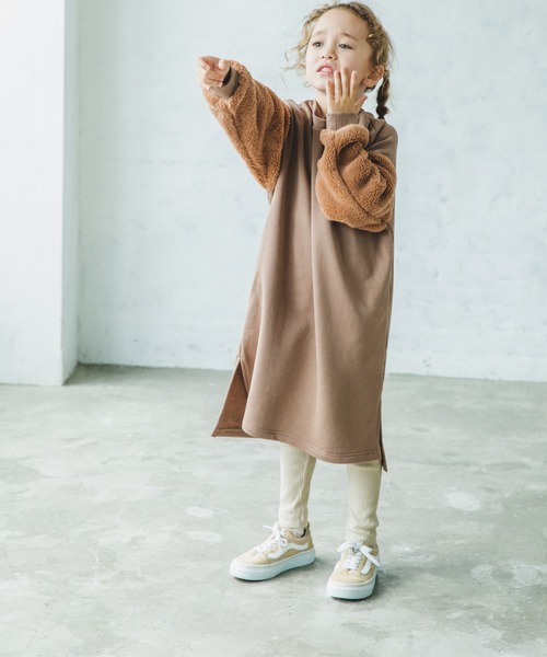 pairmanon（ペアマノン）の「【万能スウェット】ボア切替 ビッグシルエットロングワンピース（ワンピース・キッズ・ブラウン/ミント/ブラック/グレイッシュベージュ/モカ・100/120/150/130/140/110/90）」の3枚目の写真