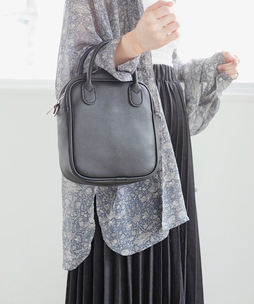 nemne store（ネンネストア）の「星が光るスクエアミニボストンバッグ（ボストンバッグ・レディース・ライトグレー/ブラック/アイボリー・フリー）」の4枚目の写真