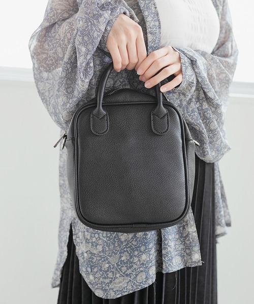 nemne store（ネンネストア）の「星が光るスクエアミニボストンバッグ（ボストンバッグ・レディース・ライトグレー/ブラック/アイボリー・フリー）」の5枚目の写真