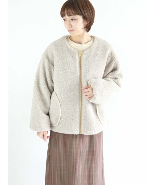 Lugnoncure(ルノンキュール)の「ボアキルトリバーシブルショートブルゾン(ブルゾン・レディース・グレー/オフホワイト/チャコール・フリ-)」の2枚目の写真