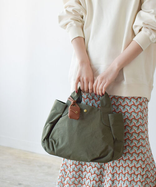 Ray BEAMS(レイビームス)の「【WEB限定】toleur / ナイロン トート(トートバッグ・レディース・ブラック/グリーン系その他5・ONE SIZE)」の6枚目の写真