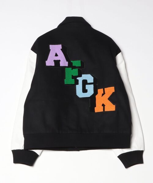 .KOM(ドットコム)の「A'GEM/9 × .kom『A FEW GOOD KIDS/ア フュー グッド キッズ』color logo VERSITY JACKET/カラーワッペン ブランドロゴスタジャン(スタジャン・メンズ・ブラック・L/XL/XXL)」の9枚目の写真